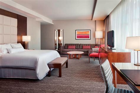 Hotel Rooms and Suites in Downtown Phoenix | The Westin Phoenix Downtown