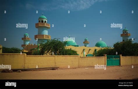 Exterior view to Grand mosque of Zinder , Niger Stock Photo - Alamy