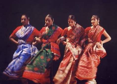 Folk Dances of West Bengal - Immaculate Expressions of Bengali Culture