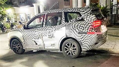 Mahindra XUV700 spotted with six-seat layout | CarTrade