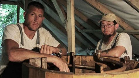 How Does the Cast of Moonshiners Evade the Law so Well? - TVovermind