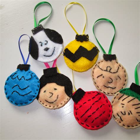 roommom27: Handmade Charlie Brown Christmas Ornaments