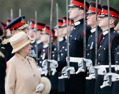 A look at Queen Elizabeth II with her grandkids and great-grandchildren ...