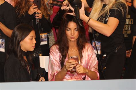 22 Behind-The-Scenes Photos Backstage At The Victoria's Secret Fashion Show