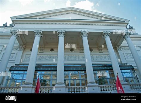 Covent Garden Opera House, Covent Garden, London, UK - Royal Opera House Stock Photo - Alamy