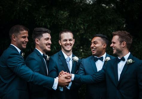 11 Creative & Funny Groomsmen Wedding Photo Ideas