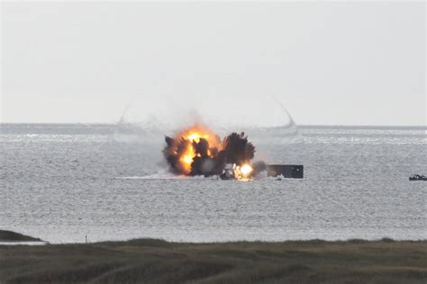 Mark 82 500 lb bomb detonation on a bomb range : shockwaveporn