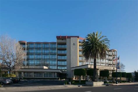 Hilton Oakland Airport Reviews & Prices | U.S. News