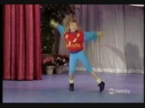 Stephanie Tanner dancing "Love Shack" | Stephanie tanner, Full house, Stephanie