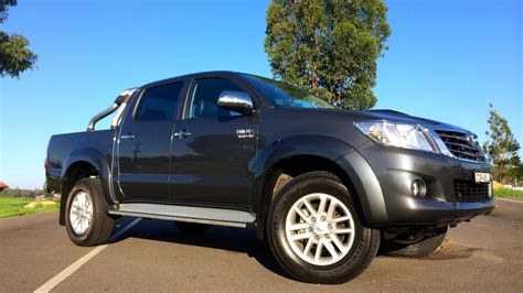 2014 Toyota HiLux Review : 4x4 SR5 diesel dual-cab - photos | CarAdvice