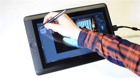 Wacom Cintiq 13HD Review - YouTube