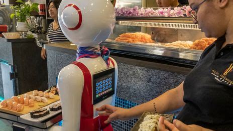 Could Robots Be the Solution to the Restaurant Worker Shortage? | 2715949