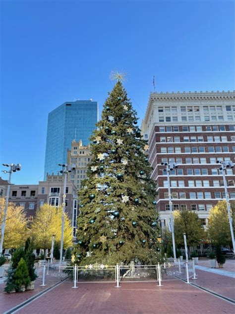 Sundance Square Christmas Tree Brightens Up Downtown - Tanglewood Moms