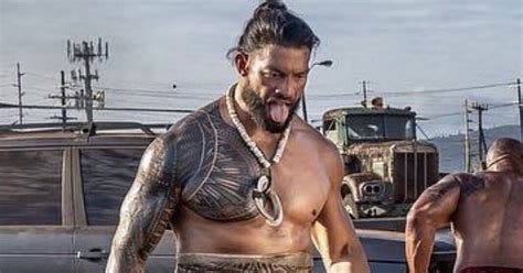 Roman Reigns gets more work on done on epic new back tattoo