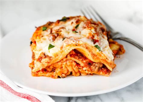 EASY Crockpot Lasagna - Delicious layers of noodles, meat sauce and melted cheese cooked to ...