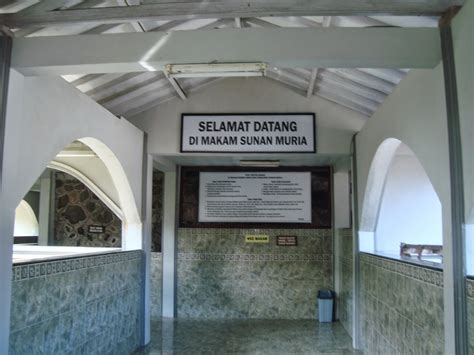 Ini Yang Aku Tulis: Melihat Situasi di Makam Sunan Muria.