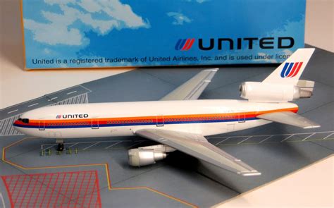 United Airlines DC-10 (74-93 Tulip Livery) Diecast Model 1/400 Scale ...