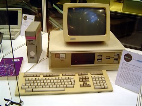 File:Old computer 3.jpg - Wikimedia Commons