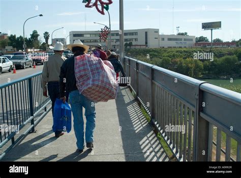 Bridge over the Rio Grande on the border of Mexico at Nuevo Laredo ...