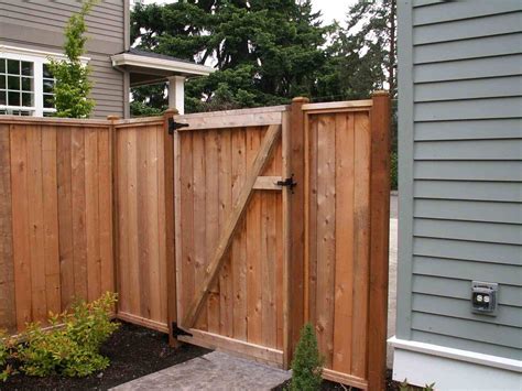 Side Yard Fence Gate | Wood fence gates, Fence gate design, Wood fence ...