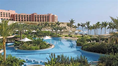 Best Resorts and Family Hotels in Oman ⋆ Family Travel with Ellie