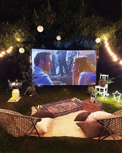 21 DIY Outdoor Movie Screen Ideas For A Magical Backyard | Outdoor movie screen, Diy backyard ...