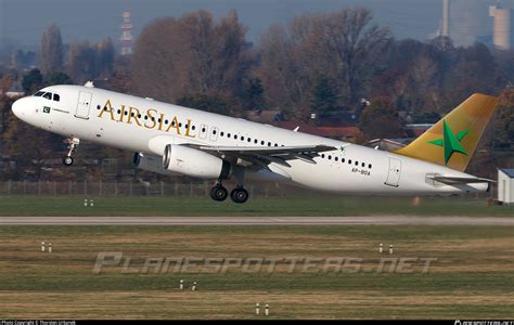 AP-BOA AirSial Airbus A320-232 Photo by Thorsten Urbanek | ID 1222481 | Planespotters.net