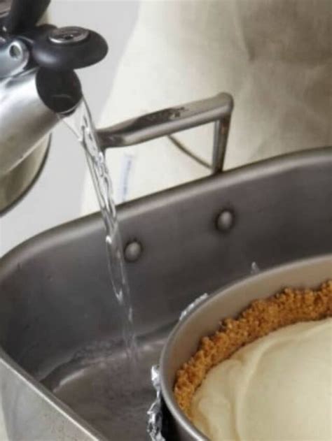 Benefits Of A Water Bath For Your Cheesecake - Cheesecakes World