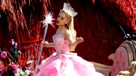 Watch Ariana Grande Sing as Glinda on Set of 'Wicked' | Entertainment ...