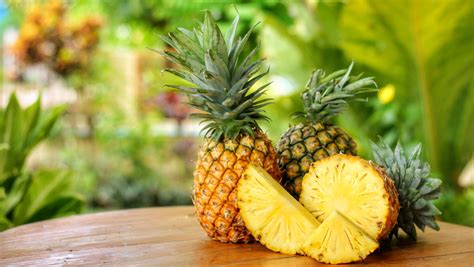 The Real Reason Americans Often Associate Pineapples With Hawaii