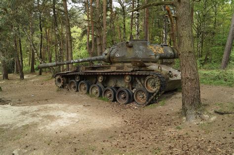 Abandoned Tank in Germany [OC] [1920x1278] | Танк, Сад, Приемы