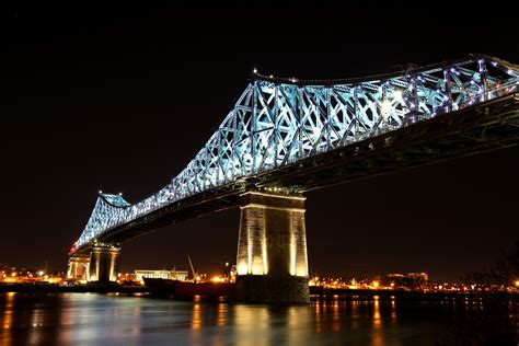 Jacques Cartier bridge lights | Moment Factory