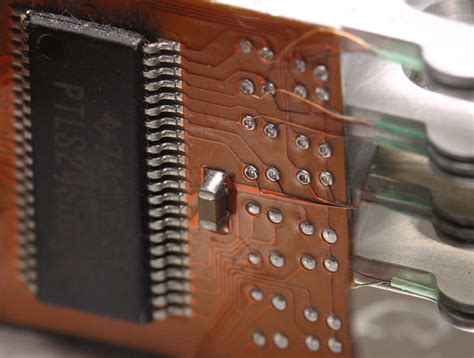 Hard drive chip | This chip is inside a hard drive, on the s… | Flickr