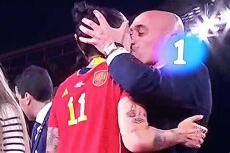 Spanish football boss apologises for kissing player after World Cup ...