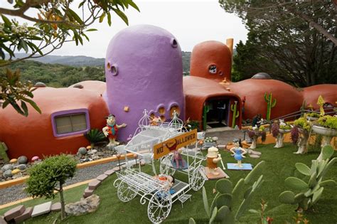 A look inside the controversial ‘Flintstones’ house | New York Post