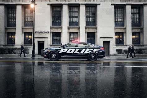 Ford Police Responder Hybrid Sedan: Pursuit-Rated, Fuel Efficient