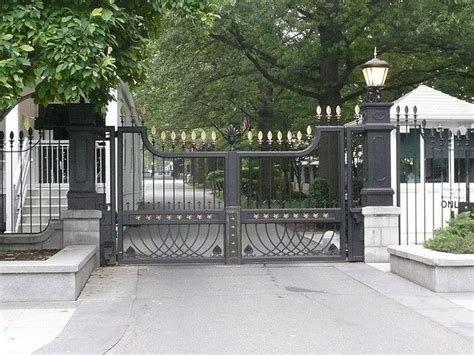 This driveway leads back to the White House. House Front Gate, Front Gates, Entrance Gates ...