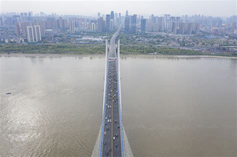 Aerial view of traffic on the 2nd Yangtze River Bridge in Wuhan - Xinhua | English.news.cn