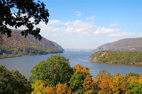 Hudson Valley Fall Foliage- 12 Places to Enjoy the Season