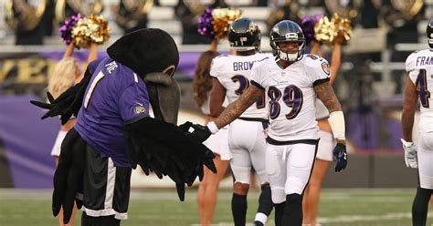 Video: Baltimore Ravens mascot Poe runs 40-yard dash