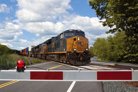 Tips for staying safe around railroad tracks