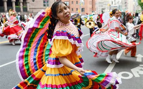 15 Colorful Images From Cinco De Mayo Celebrations Across North America