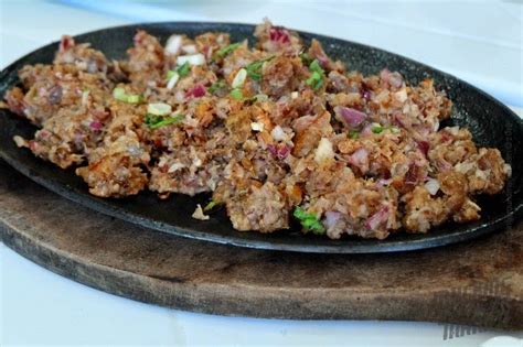 Mucking Around Manila: Pampanga Eats: Mila's Tokwa't Baboy & Sisig