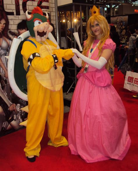 NYCC '12: Bowser and Princess Peach Cosplay by PanicPagoda on DeviantArt