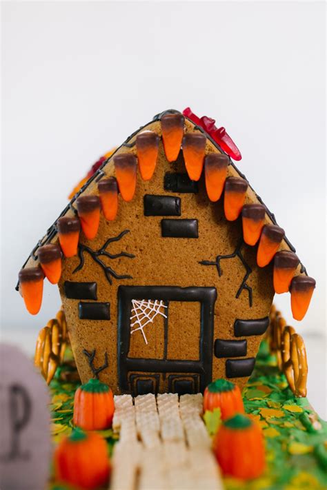 How to Make Haunted Halloween Gingerbread Houses | The Pretty Life Girls