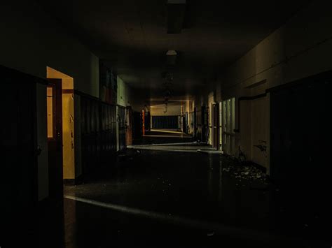 Abandoned School Hallway. Flint, MI [4680 x 3456] : r/AbandonedPorn