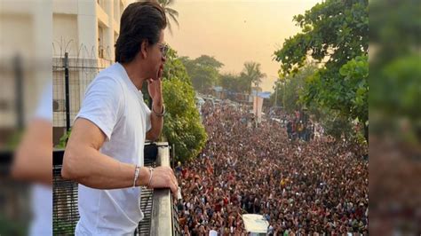 EXCL: Shah Rukh Khan fans from across India wait outside Mannat for ...