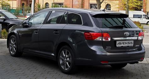 Toyota Avensis Photos and Specs. Photo: Toyota Avensis review and 25 ...