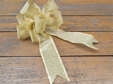 4 Ways to Make Beautiful Ribbon Bows - wikiHow