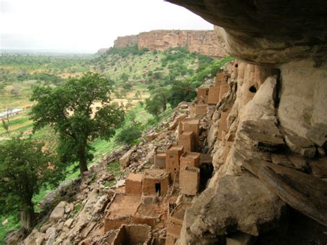 The Bandiagara Cliff Dwellings in Mali | Cliff dwellings, Amazing ...